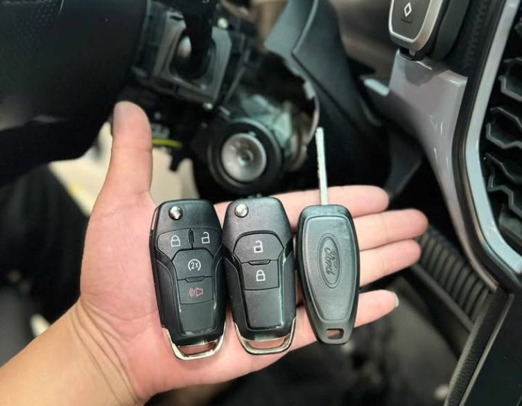 Chìa Khóa Đề Nổ 4 Nút – Tiện Ích Và An Toàn Cho Xe Của Bạn