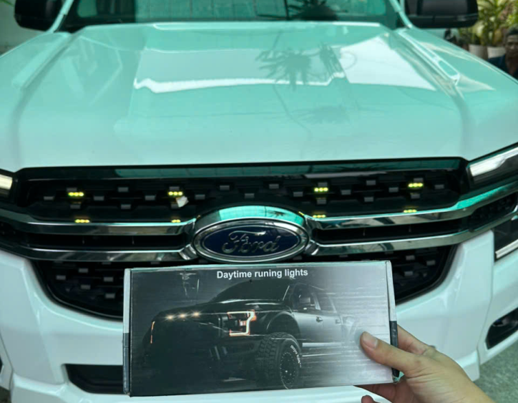 Đèn LED Định Vị Ford Ranger: Phụ Kiện Tăng Cường An Toàn