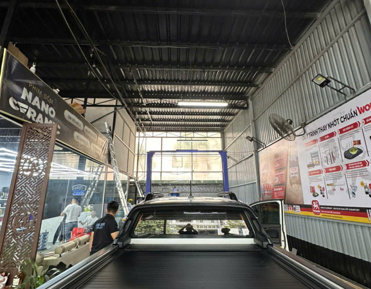Nắp Thùng Cuộn Cơ Stormtrak: Giải Pháp Bảo Vệ Và Tiện Nghi Cho Xe Bán Tải