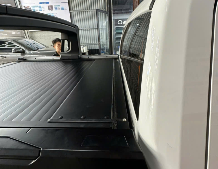 Nắp Thùng Cuộn Cơ Stormtrak: Giải Pháp Bảo Vệ Và Tiện Nghi Cho Xe Bán Tải
