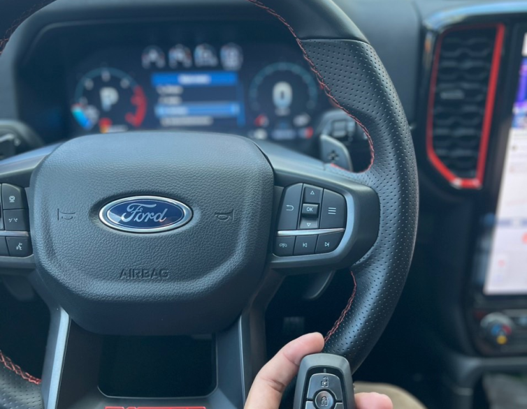 Remote đề nổ từ xa Ford.