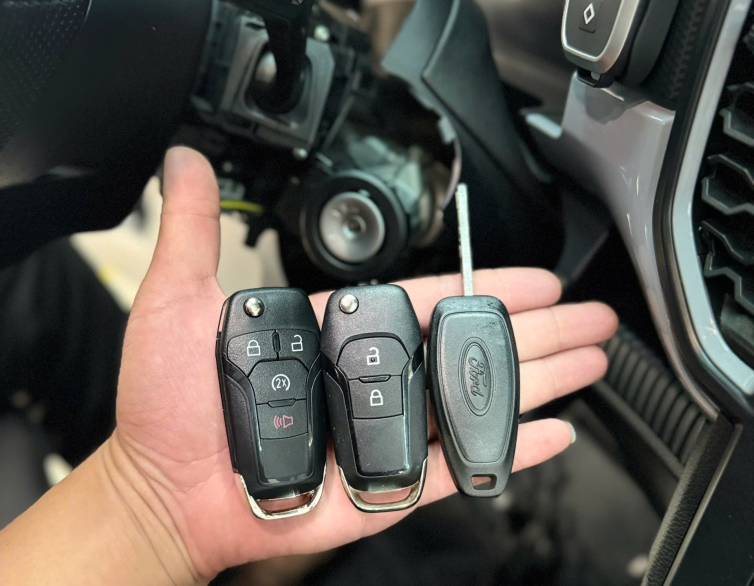 Remote đề nổ từ xa Ford.