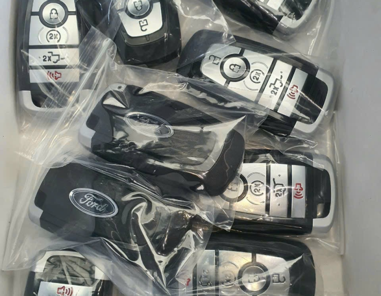 Remote đề nổ từ xa Ford.